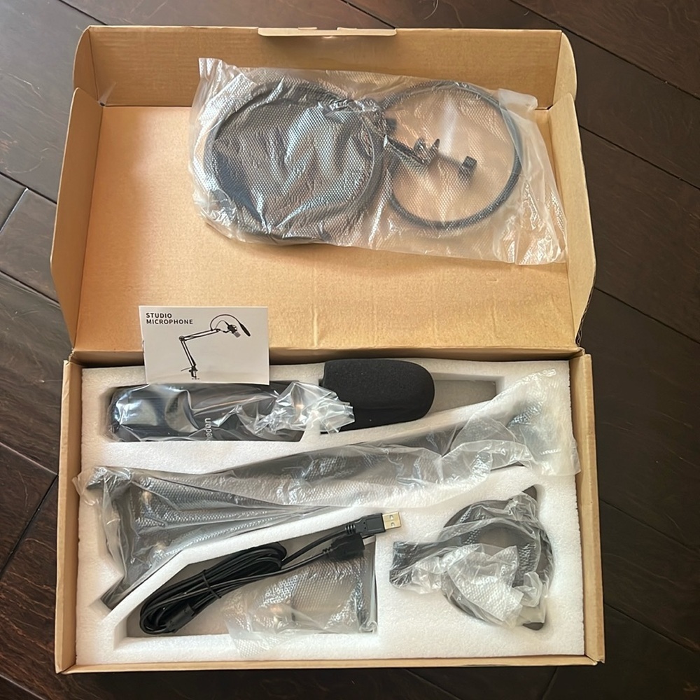 Studio microphone NIB